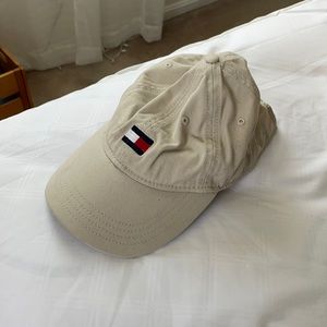 ♡ SOLD ♡ tommy hilfiger baseball cap